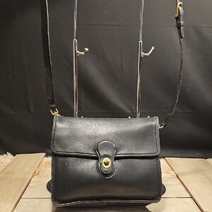 Coach Elegant Black Leather Shoulder Bag